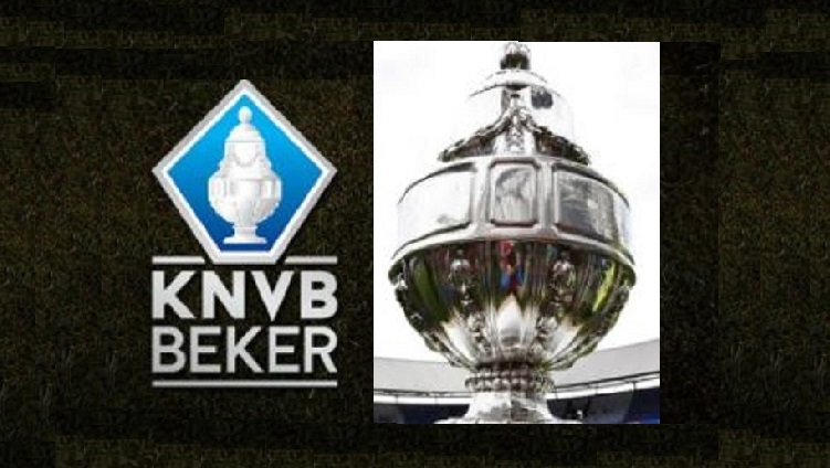 Op de foto met de TOTO KNVB Beker: zaterdagmiddag in Heerenveen
